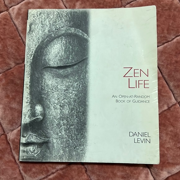 Zen life: an open at random book of guidance by Daniel Levin - Picture 1 of 2